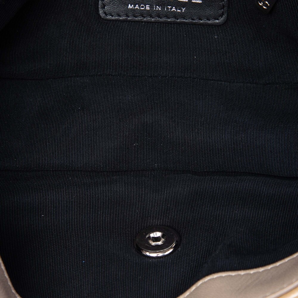 Pre-Loved Chanel CC Patent Woven Stitch Full Flap - Picture 4 of 7